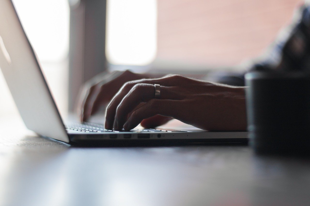 Peut-on vraiment faire confiance aux informations données par une IA ?
